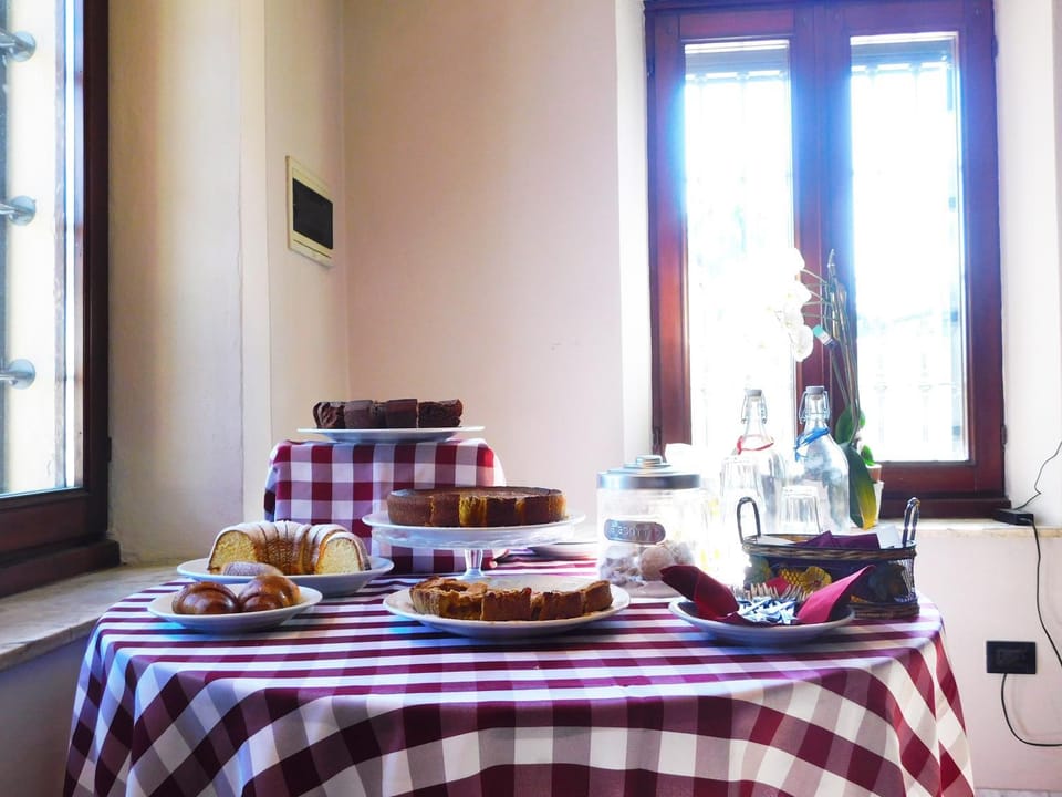 Restaurant/places to eat, Buffet breakfast