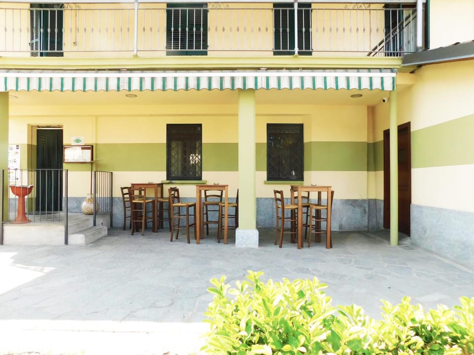 Patio, Restaurant/places to eat, Facade/entrance