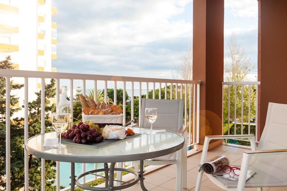 Garden view, Pool view, Sea view, Street view