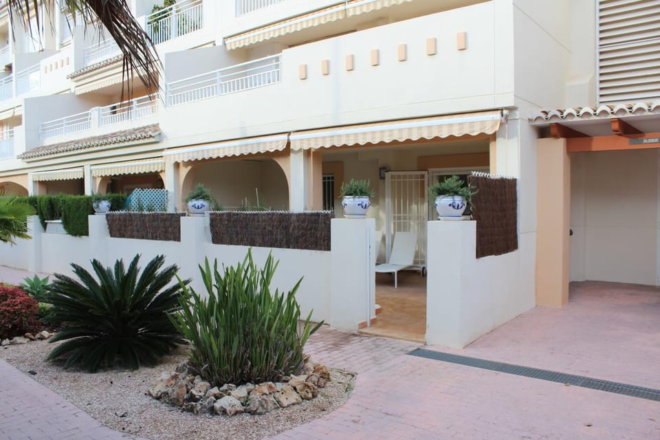 Facade/entrance, Garden view