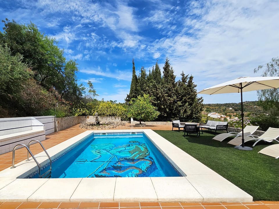 Solarium, Garden view, Lake view, Mountain view, Swimming pool, sunbed