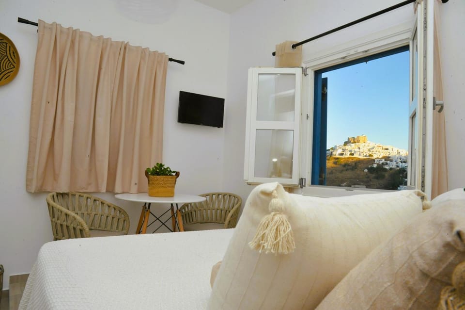 Natural landscape, TV and multimedia, View (from property/room), Balcony/Terrace, Photo of the whole room, Seating area