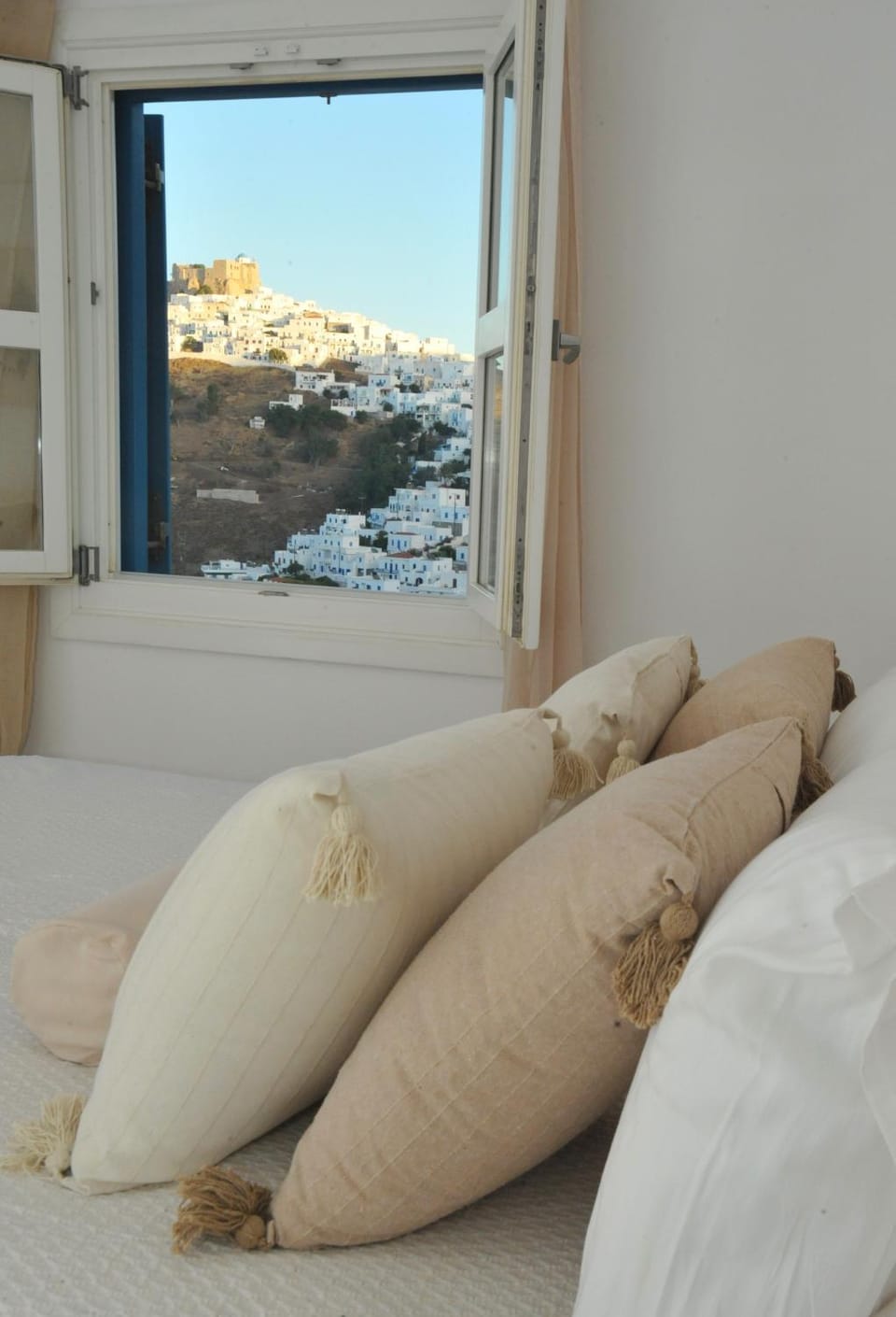 Bed, Natural landscape, Photo of the whole room, Bedroom, Mountain view