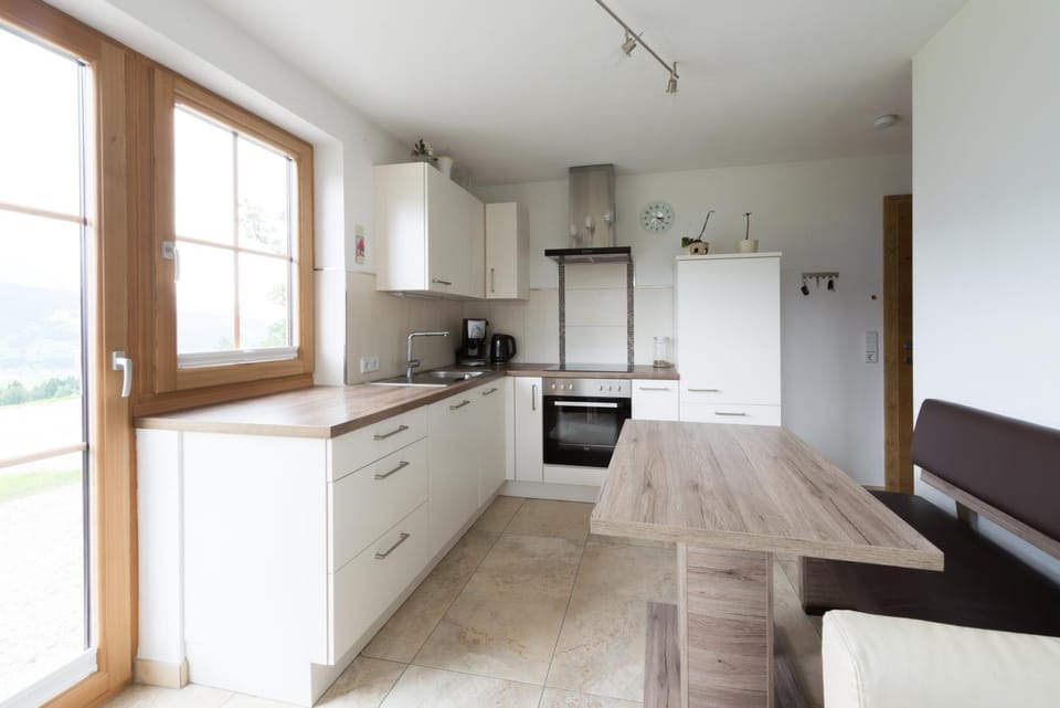 Coffee/tea facilities, Kitchen or kitchenette, Dining area