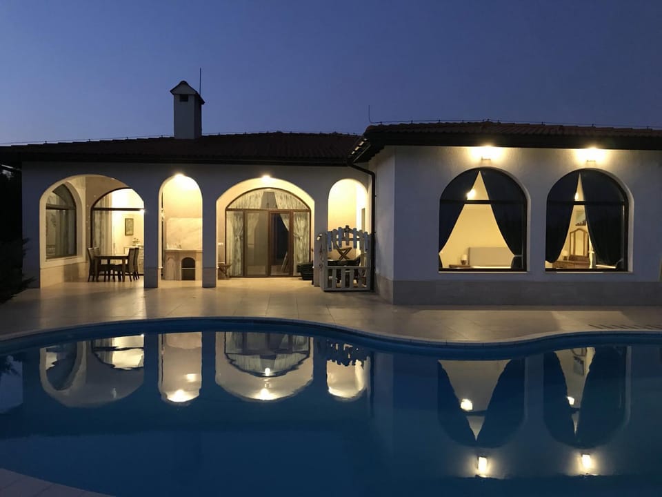 Property building, Patio, Activities, Balcony/Terrace, Pool view, Swimming pool, Swimming pool, Sunset