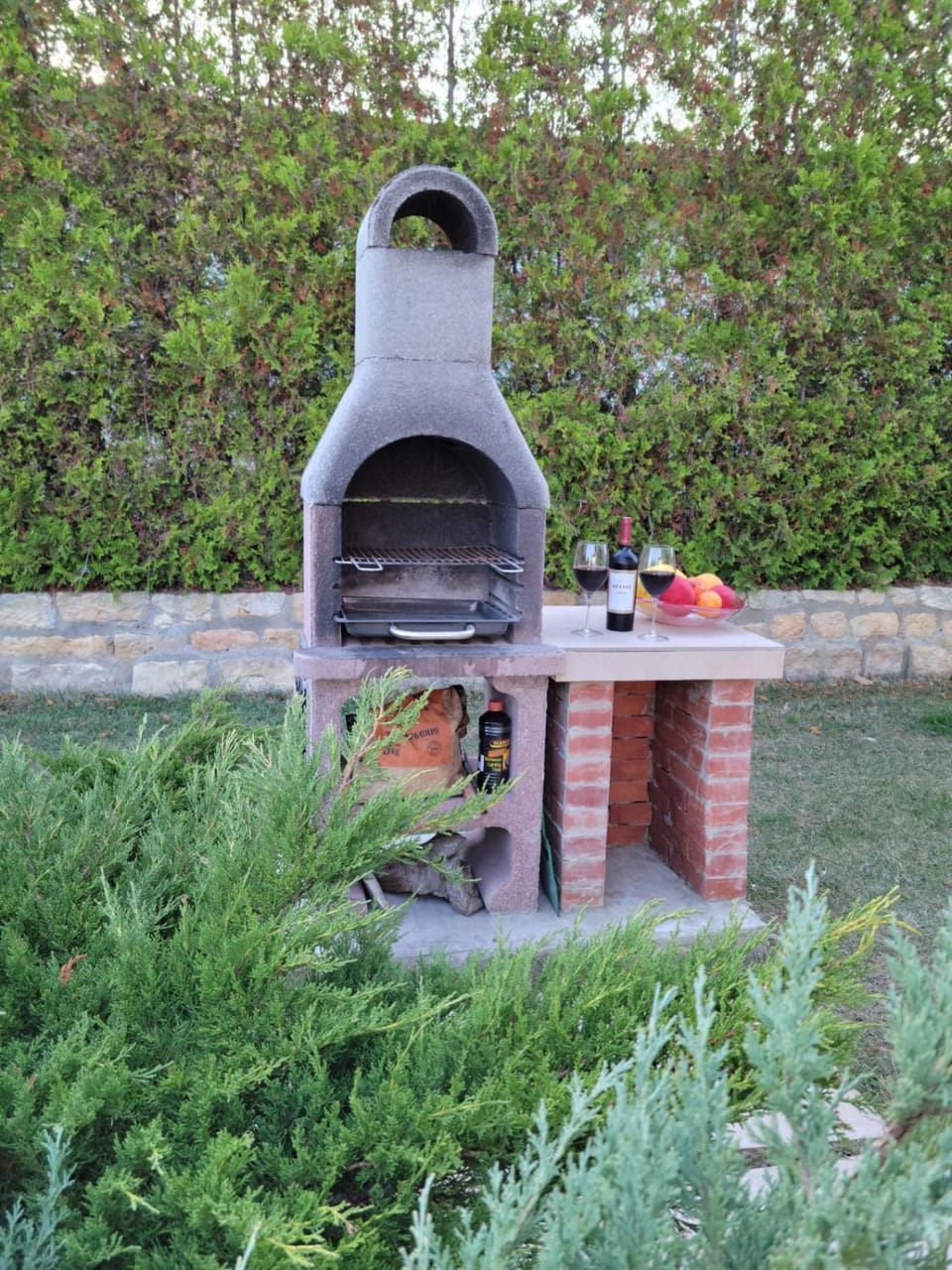 Property building, Day, BBQ facilities, Garden, Garden, Garden view