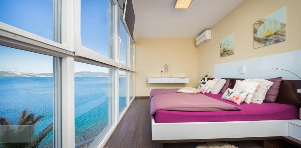 Bed, Bedroom, Sea view