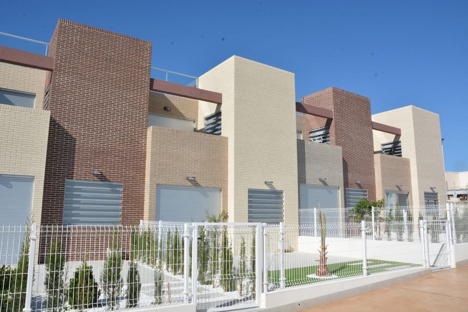 Property building, Facade/entrance, Off site