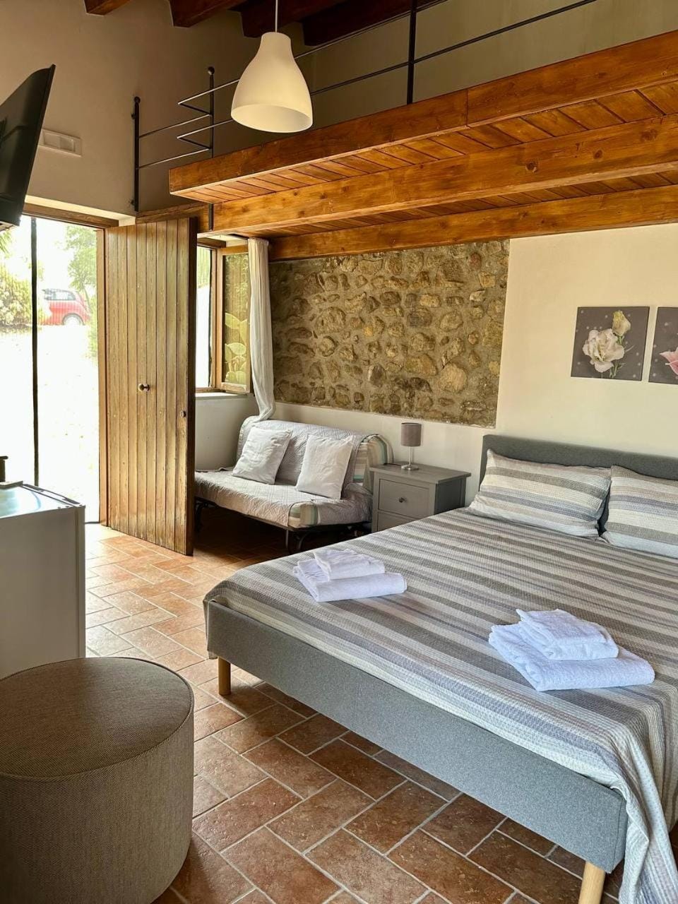 Bed, Photo of the whole room, Bedroom, towels, air conditioner