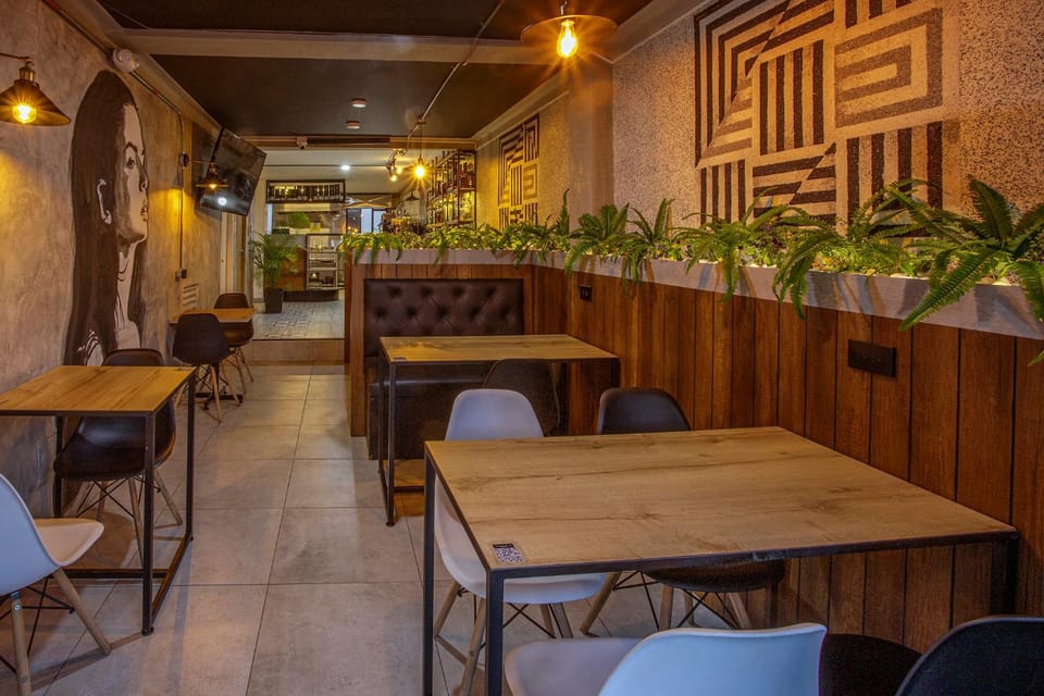 Restaurant/places to eat, Living room, Banquet/Function facilities, Seating area, Dining area