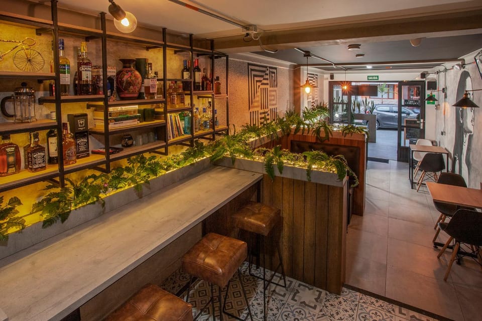 Restaurant/places to eat, Food and drinks, Seating area, Food
