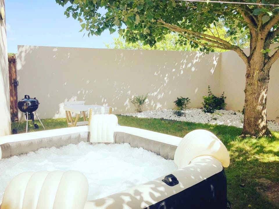 Hot Tub, Garden view