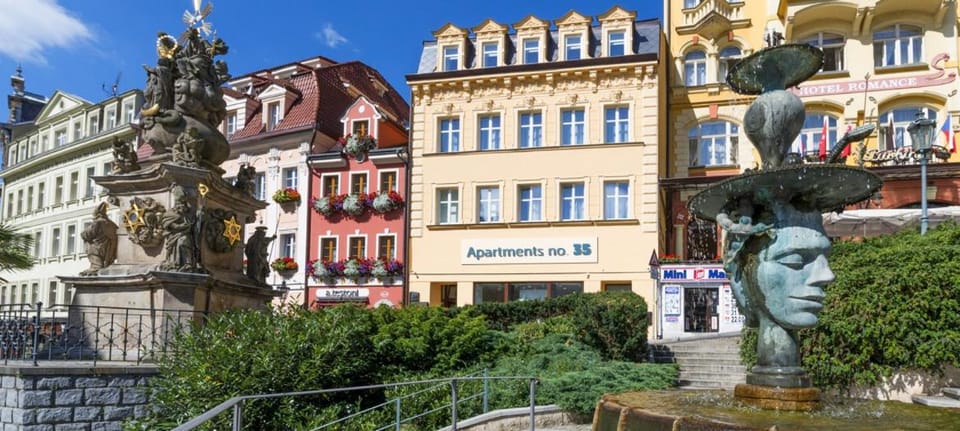 Property building, Facade/entrance, Landmark view, Location