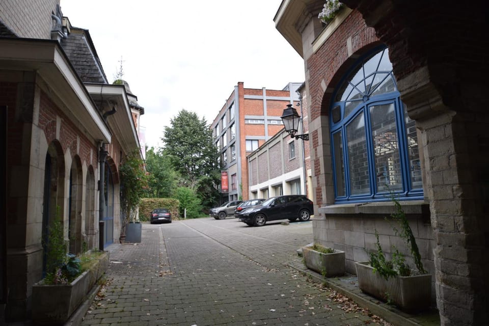 Location, Quiet street view