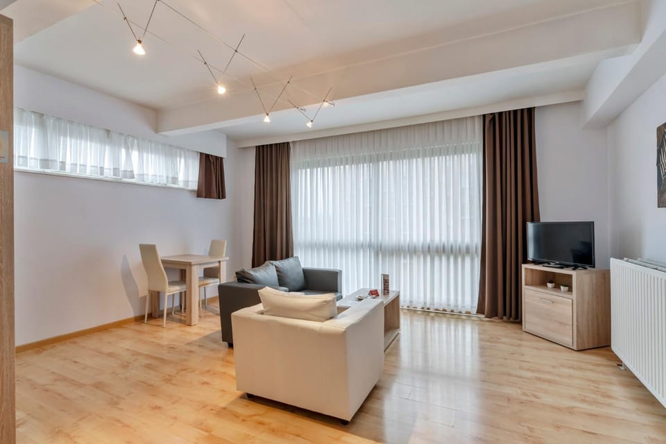 TV and multimedia, Living room, Dining area