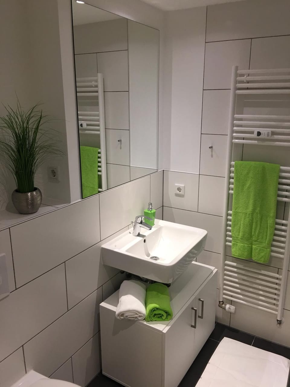 Bathroom, towels