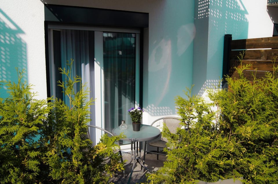 Patio, Seating area