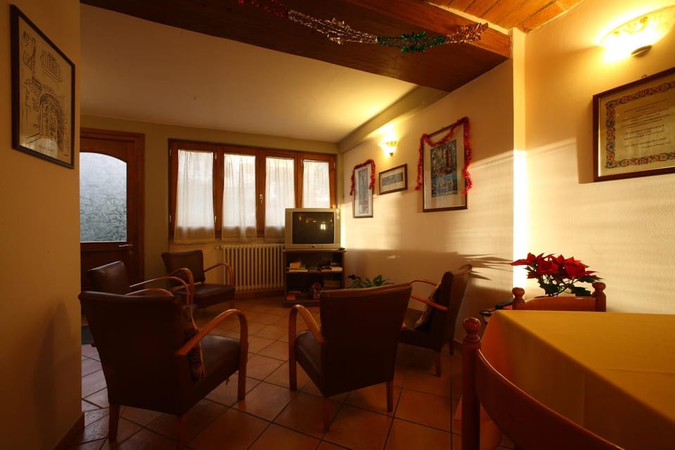 Communal lounge/ TV room, Lounge or bar