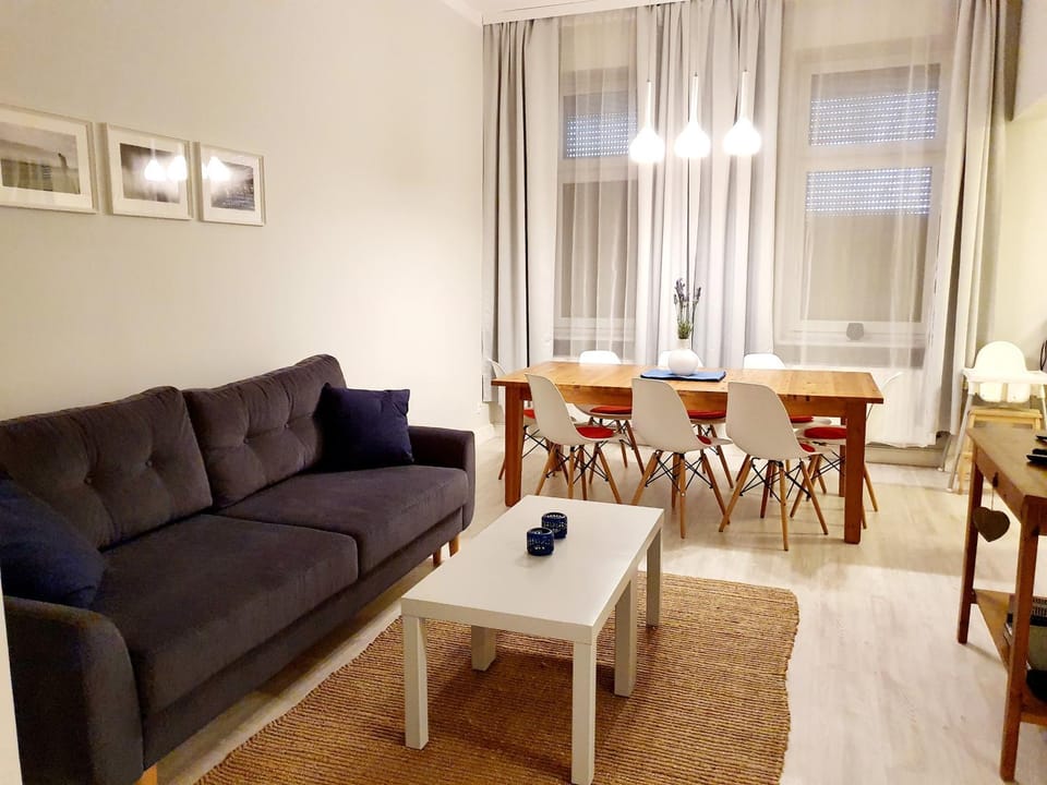Communal lounge/ TV room, Living room, Dining area