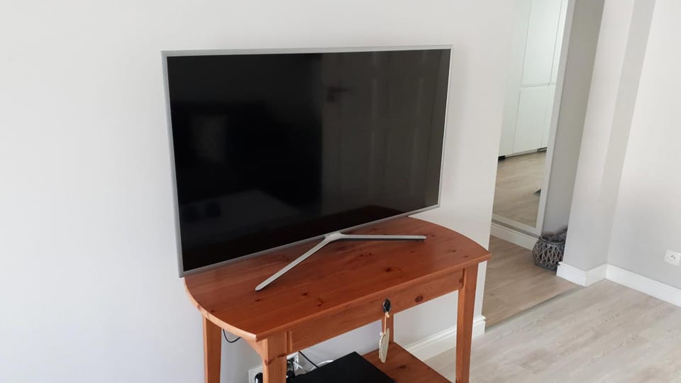 Activities, TV and multimedia, Photo of the whole room
