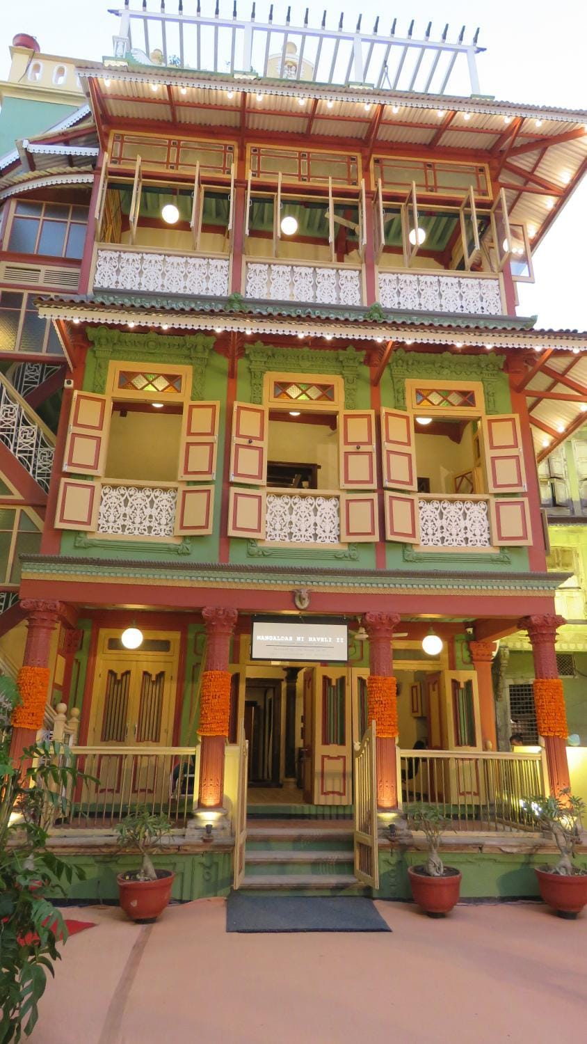 Facade/entrance