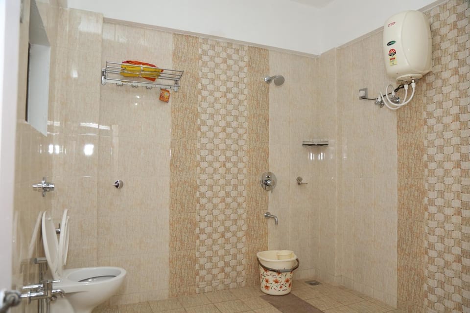 Shower, Toilet