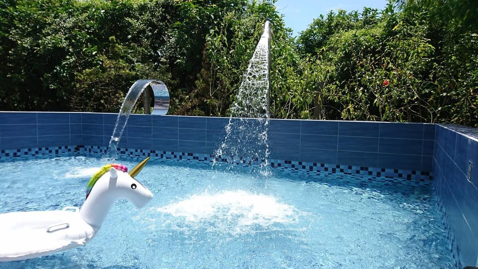 Swimming pool, Swimming pool
