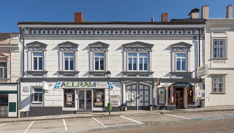 Facade/entrance