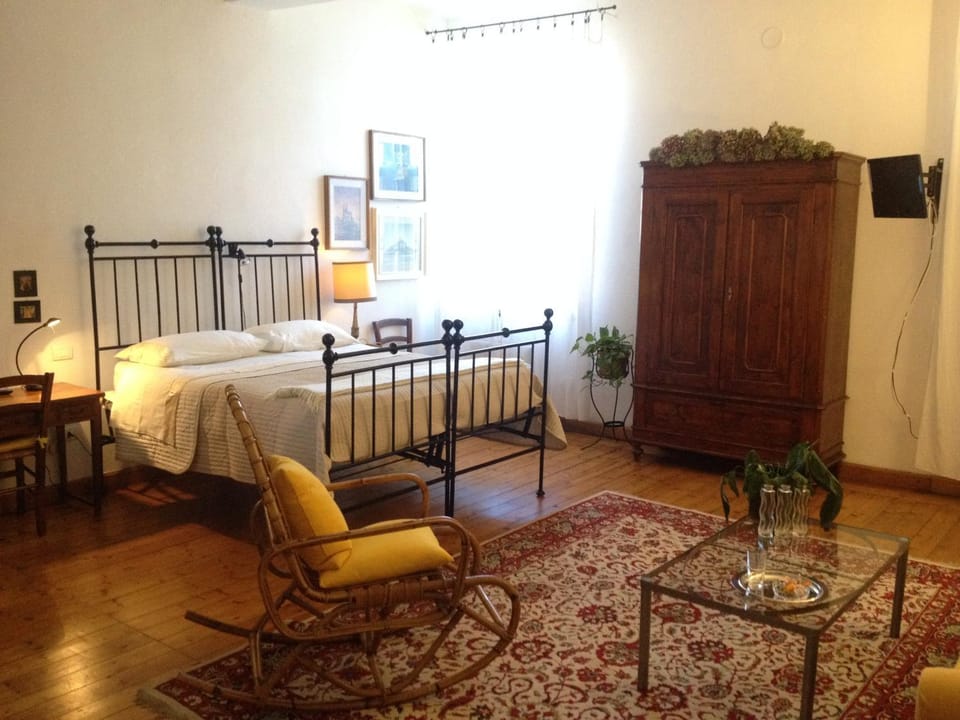 Day, Photo of the whole room, Bedroom, Garden view