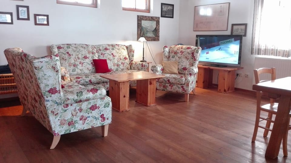 Living room, Dining area, kitchen