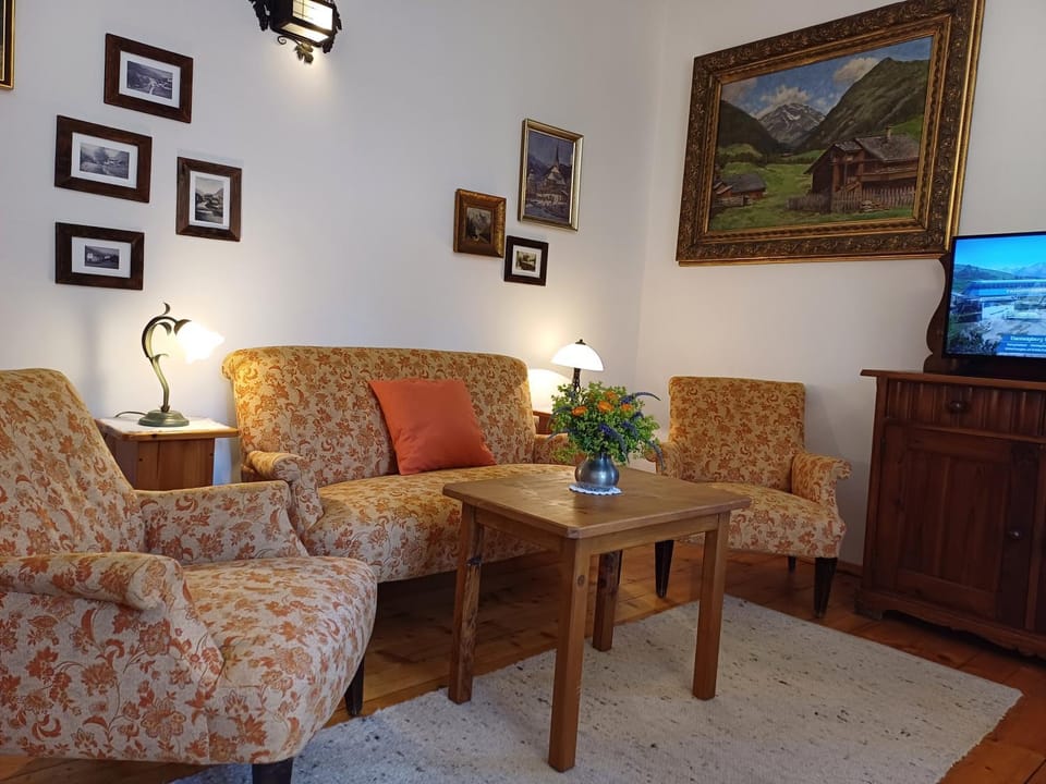 Living room, Dining area, kitchen