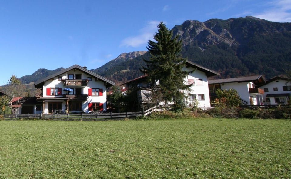 Nearby landmark, Neighbourhood, Mountain view