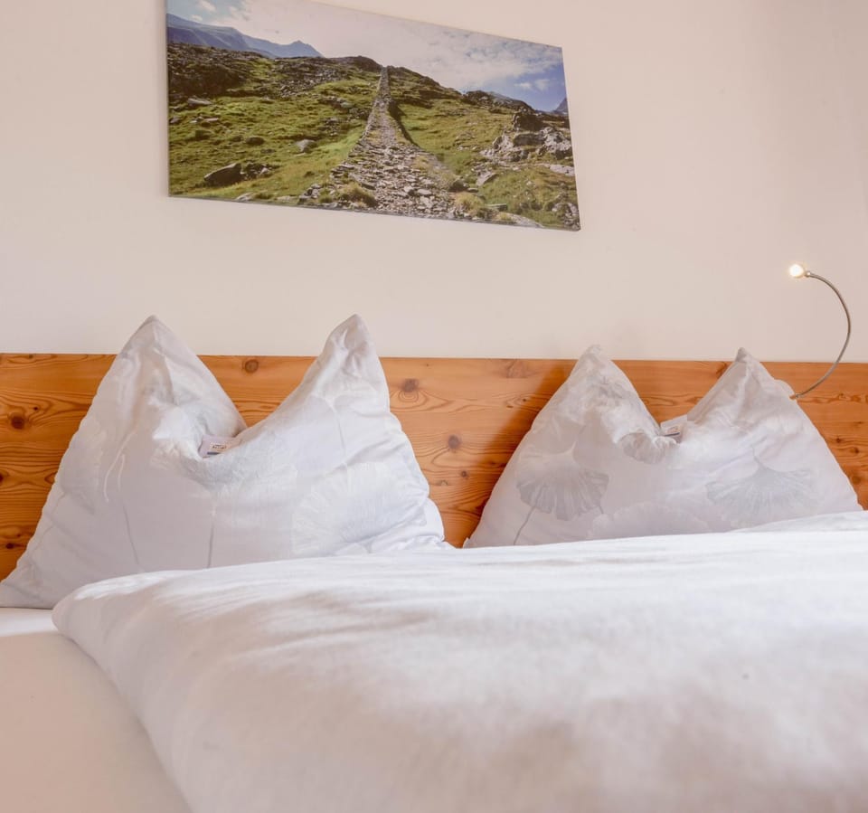 Property building, Photo of the whole room, Bedroom
