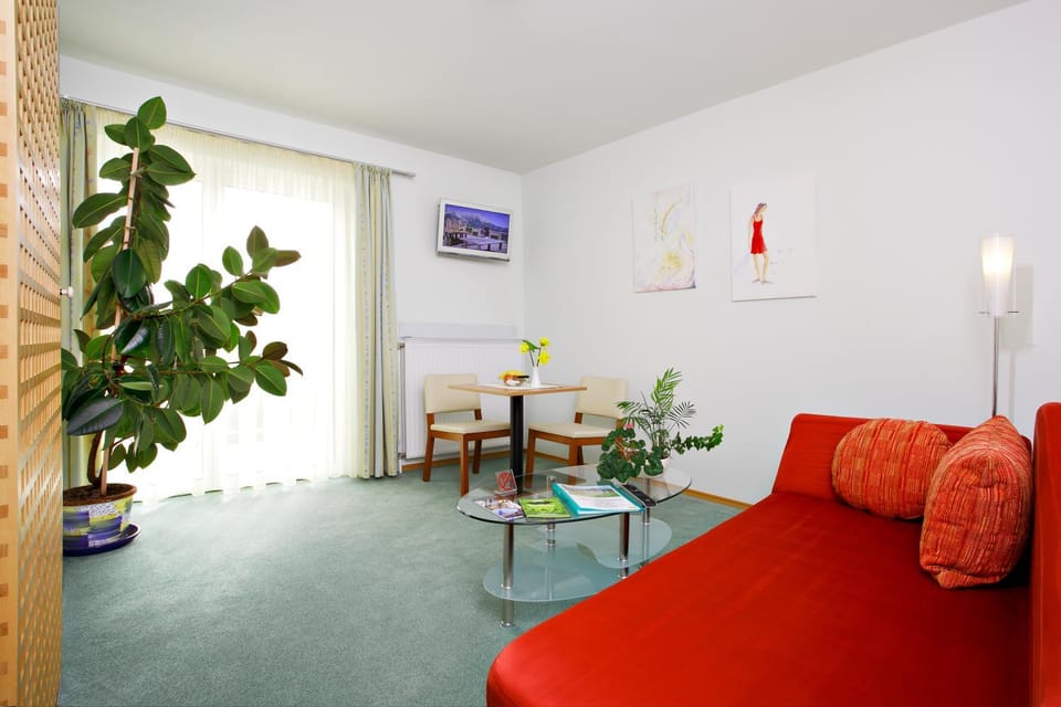 Photo of the whole room, Seating area