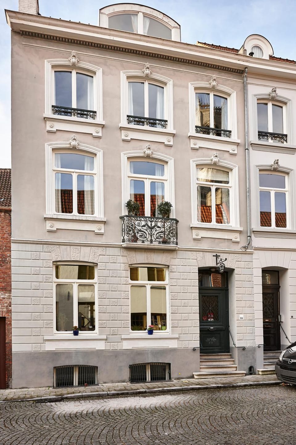 Facade/entrance