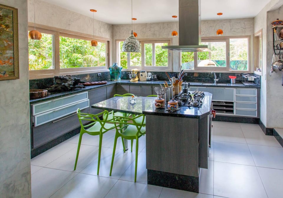 Kitchen or kitchenette, Dining area, oven, stove