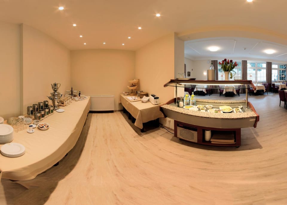Dining area, Breakfast