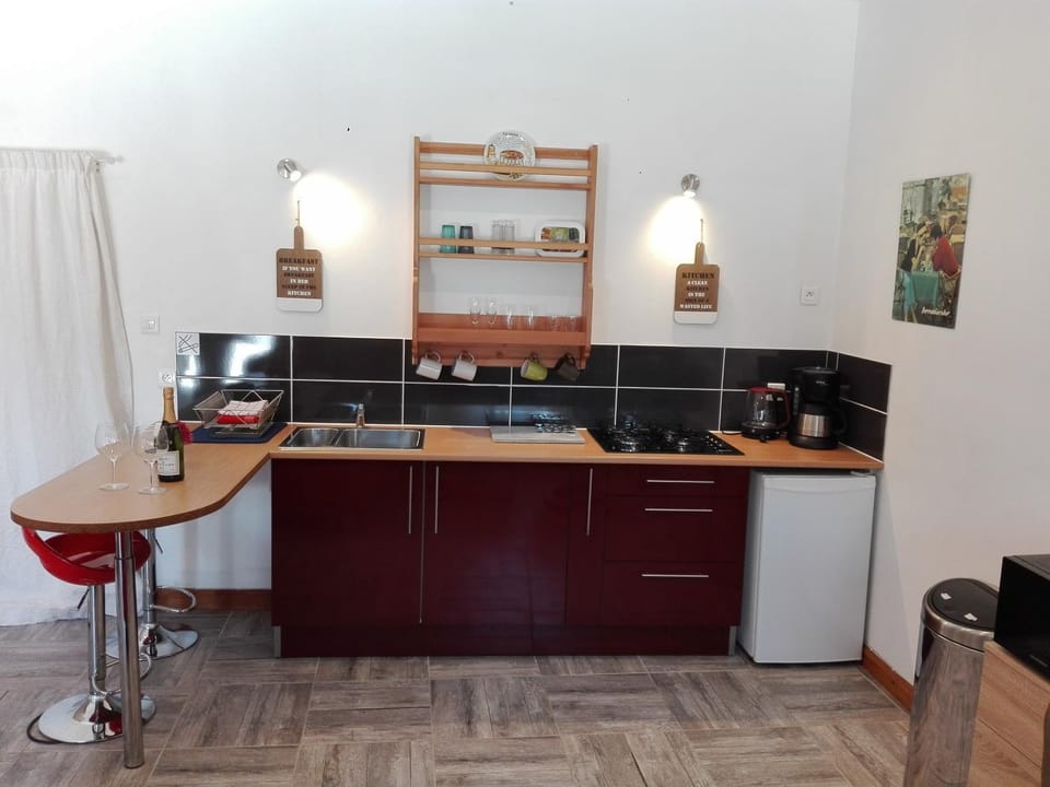 Kitchen or kitchenette