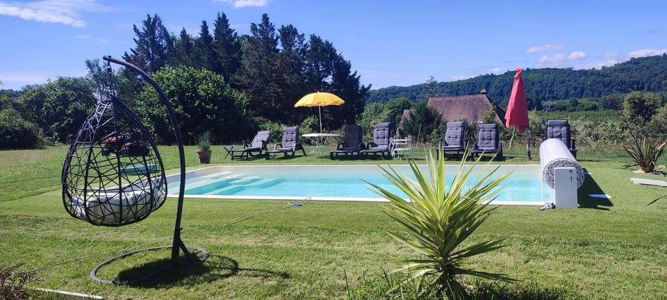 Propriété avec piscine de 2 à 9 personnes, Gîte De Saint Donat, House in Occitanie