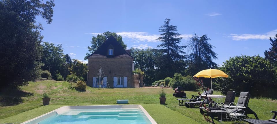Propriété avec piscine de 2 à 9 personnes, Gîte De Saint Donat, House in Occitanie