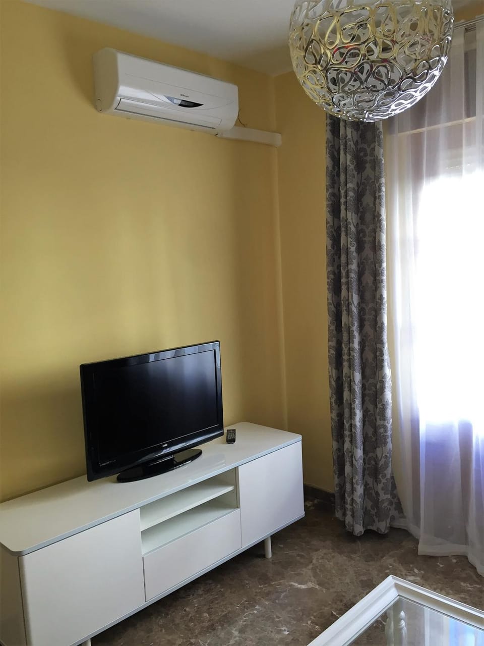 Communal lounge/ TV room, Balcony/Terrace