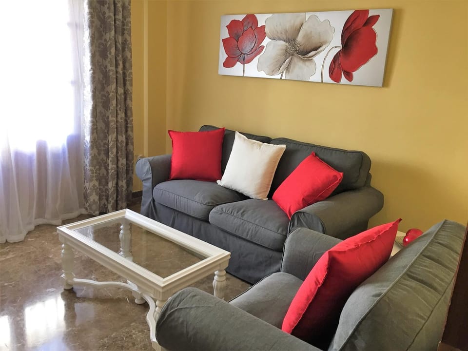 Communal lounge/ TV room, Balcony/Terrace