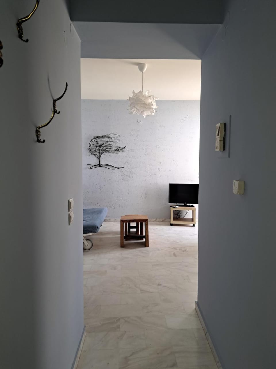 Photo of the whole room, Seating area