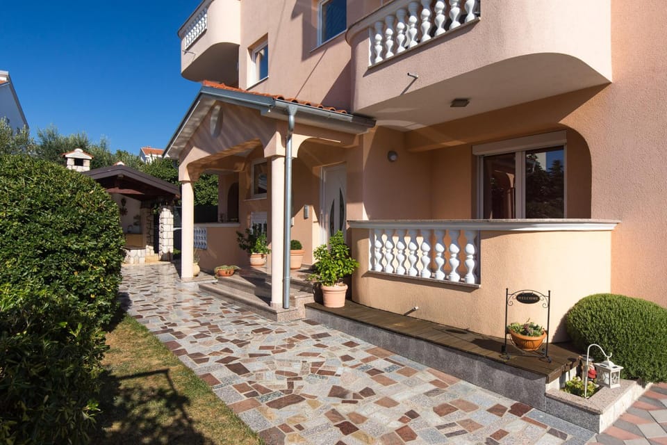 Property building, BBQ facilities, Balcony/Terrace, Garden view, Inner courtyard view