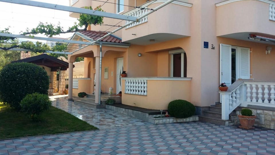 Patio, BBQ facilities, Garden, Balcony/Terrace
