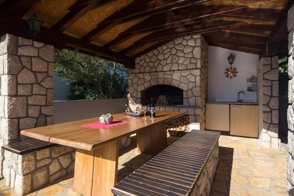 Property building, BBQ facilities, Balcony/Terrace, Garden view