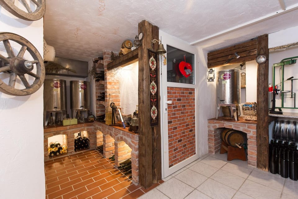 Property building, Entertainment, Alcoholic drinks