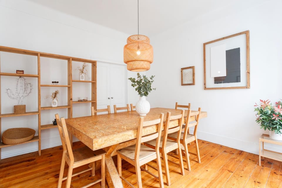 View (from property/room), Decorative detail, Seating area, Dining area, heating