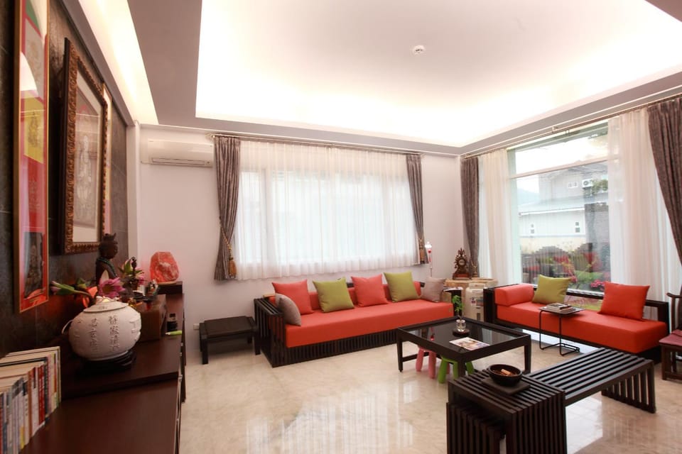 Communal lounge/ TV room, Lobby or reception