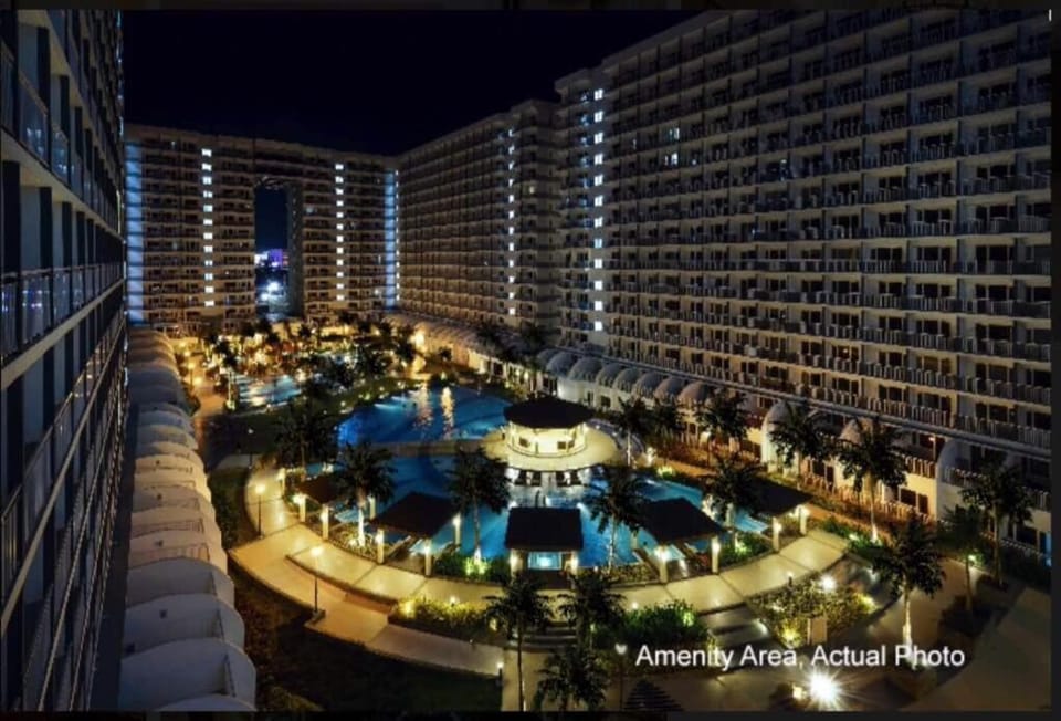Staff, Staff, People, People, Property logo or sign, Neighbourhood, View (from property/room), Landmark view, Pool view, Swimming pool, older children, group of guests, Certificate/Award, Family, Family